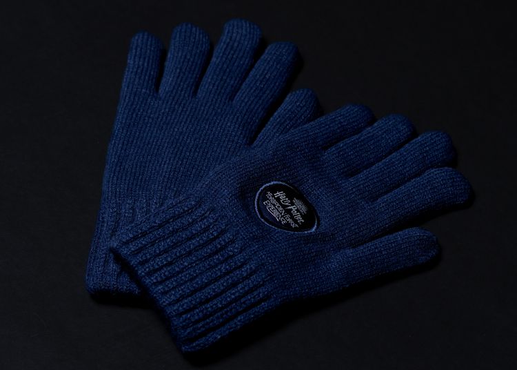 Dark blue gloves.