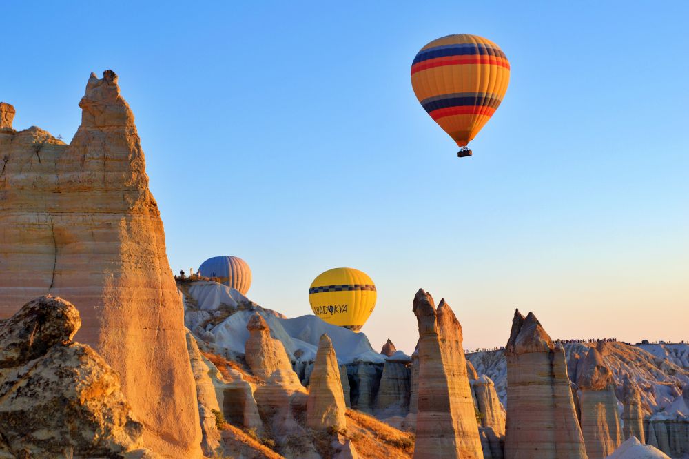 capadocia-balloons-ramzi-belaidi-kv-z5lcmimy-unsplash.