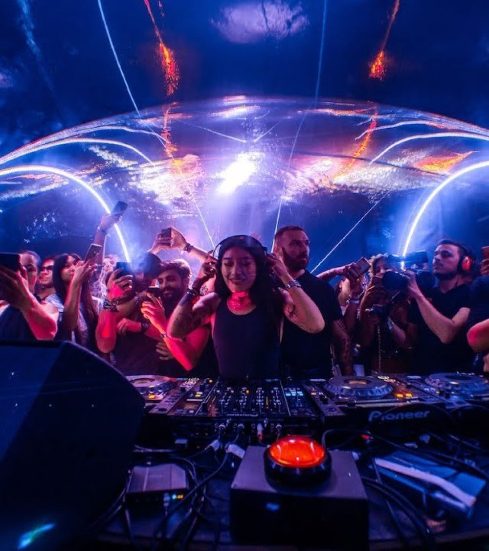 dj-in-tunnel.